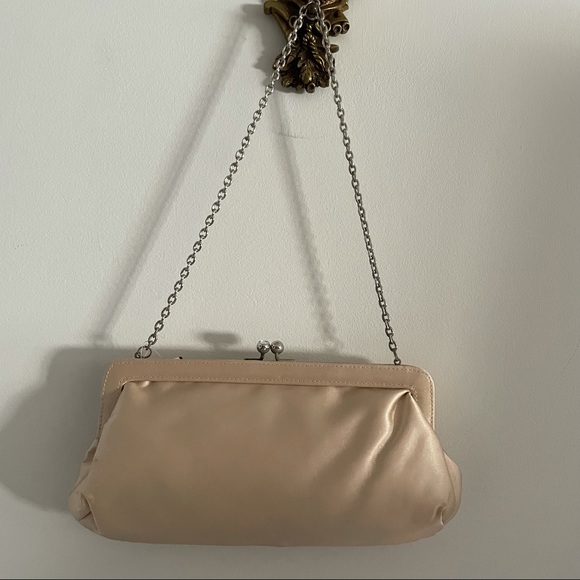 Le sera satin evening bag with silver chain strap - Picture 2 of 8